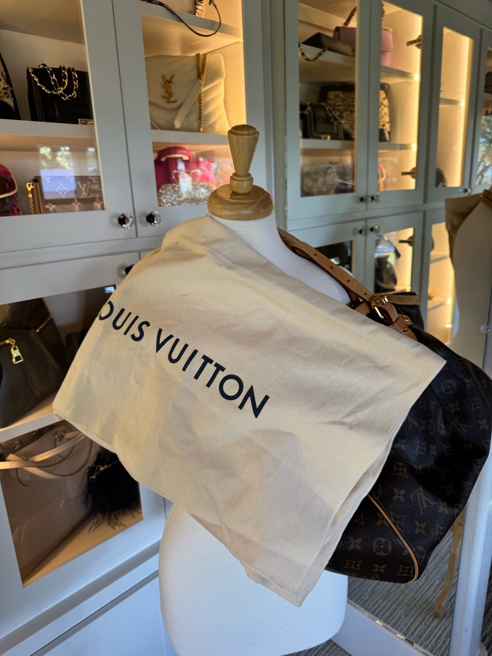Louis Vuitton Tivoli GM Brown Monogram Canvas Tote. Authenticated. - Picture 9 of 9